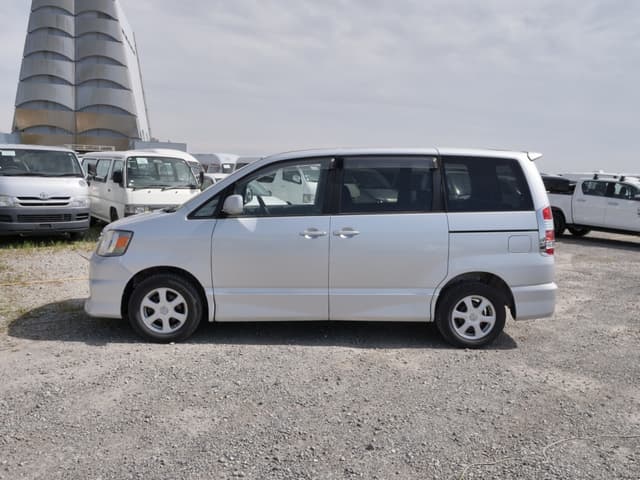 2001 Toyota Noah JDM car for sale — photo 8 of 25
