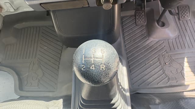 1998 Mitsubishi Minicab JDM car for sale — photo 16 of 25