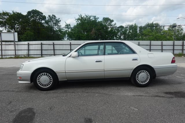 1996 Toyota Crown JDM car for sale — photo 4 of 16