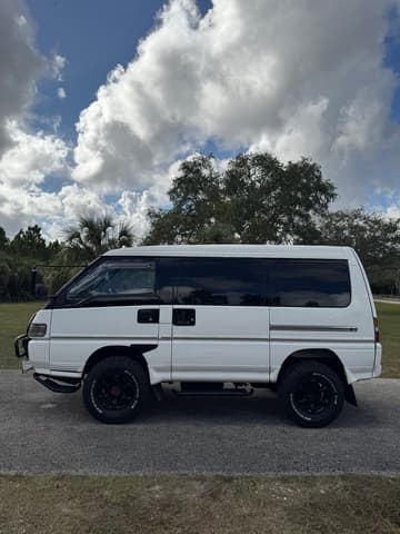 1994 Mitsubishi Delica JDM car for sale — photo 7 of 25