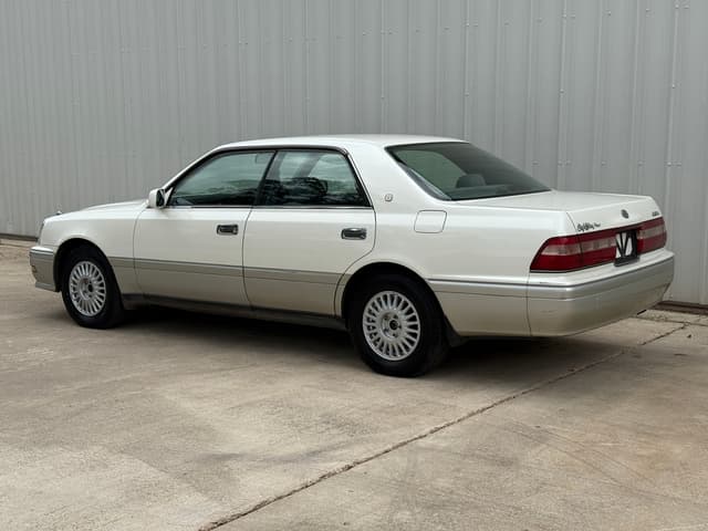 1996 Toyota Crown JDM car for sale — photo 6 of 20