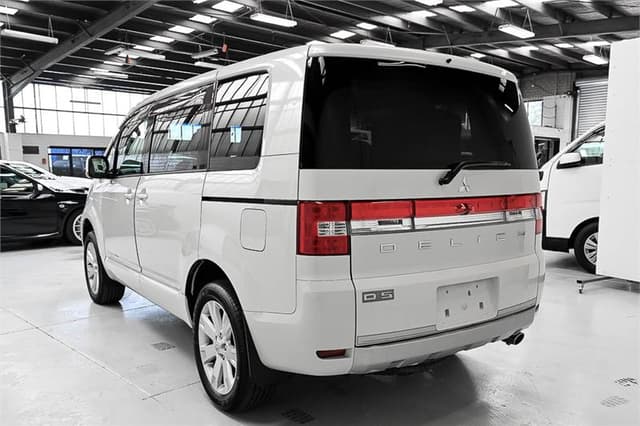 2008 Mitsubishi Delica JDM car for sale — photo 9 of 10