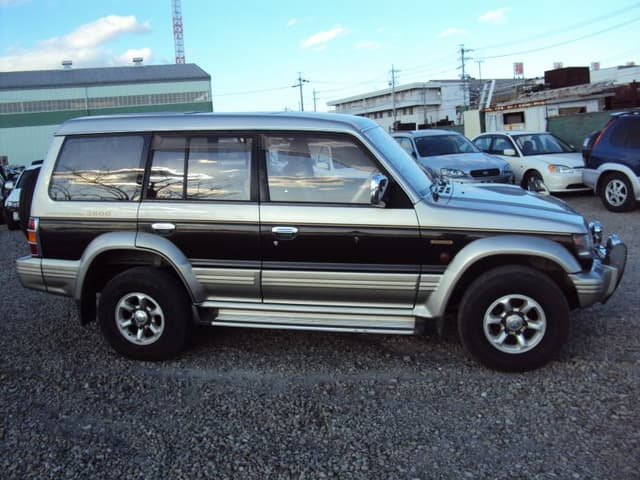 1996 Mitsubishi Pajero JDM car for sale — photo 5 of 5