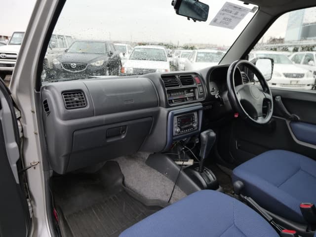 2002 Suzuki Jimny JDM car for sale — photo 23 of 25