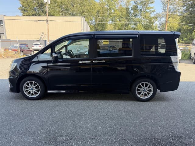 2010 Honda Stepwagon JDM car for sale — photo 4 of 19