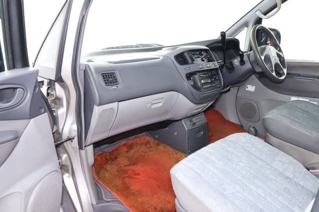 2000 Mitsubishi Delica JDM car for sale — photo 16 of 25