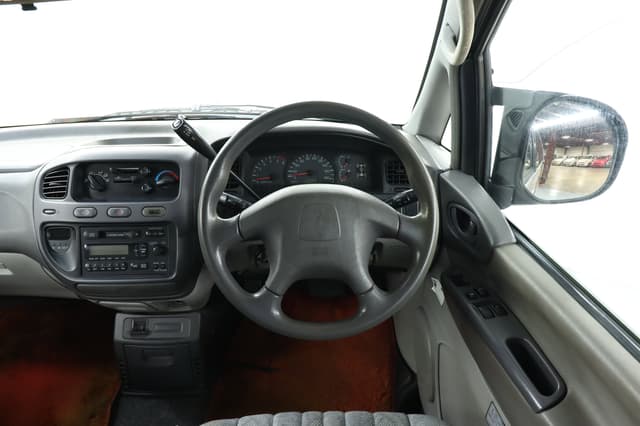 2000 Mitsubishi Delica JDM car for sale — photo 10 of 25