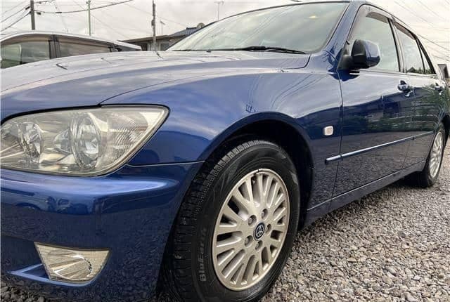 2003 Toyota Altezza JDM car for sale — photo 9 of 25