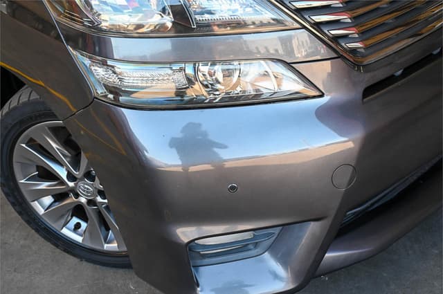 2011 Toyota Vellfire JDM car for sale — photo 2 of 10