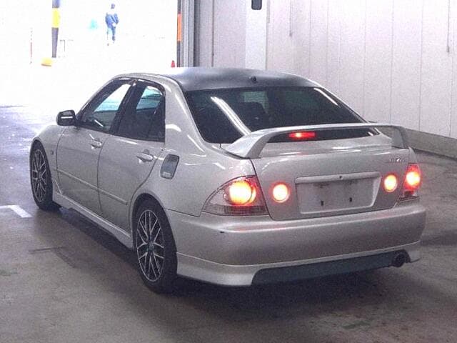 1999 Toyota Altezza JDM car for sale — photo 2 of 6