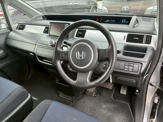 2008 Honda Stepwagon JDM car for sale — photo 3 of 8