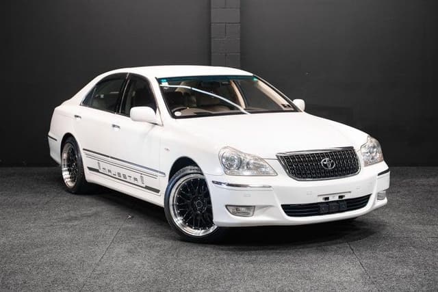 2006 Toyota Majesta JDM car for sale — photo 6 of 16