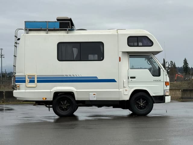 1996 Toyota HiAce JDM car for sale — photo 6 of 21