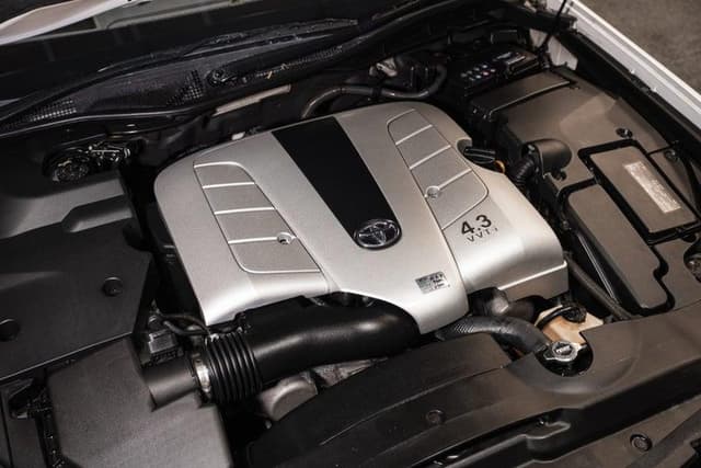 2006 Toyota Majesta JDM car for sale — photo 13 of 16