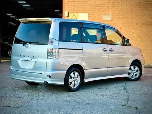 2003 Toyota Voxy JDM car for sale — photo 10 of 25