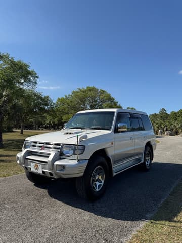 1997 Mitsubishi Pajero JDM car for sale — photo 9 of 24