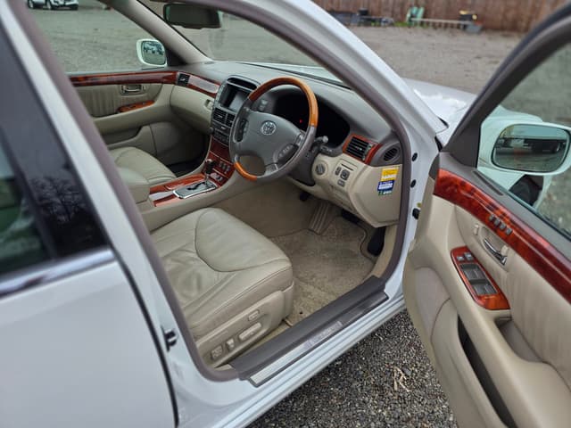 2000 Toyota Celsior JDM car for sale — photo 12 of 14