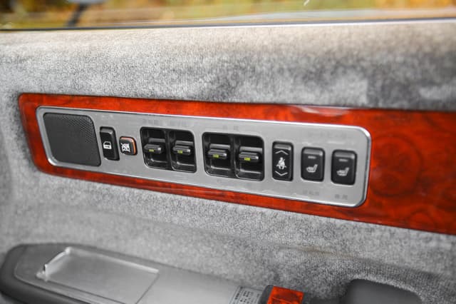 Toyota Century JDM car for sale — photo 9 of 10