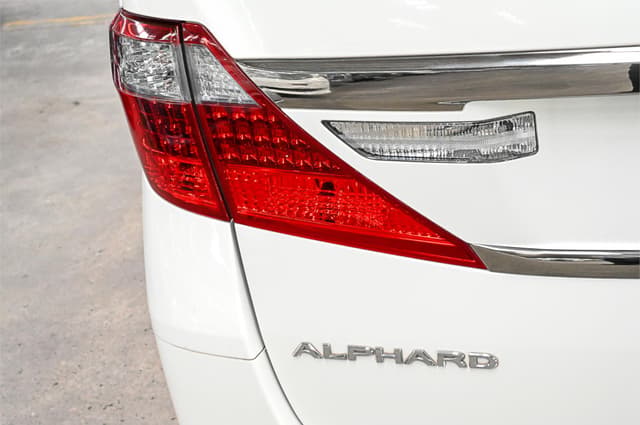 2011 Toyota Alphard JDM car for sale — photo 8 of 25
