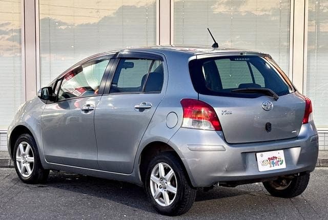 2010 Toyota Vitz JDM car for sale — photo 5 of 9