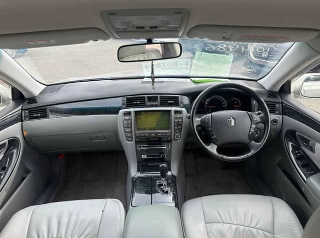 2005 Toyota Crown JDM car for sale — photo 8 of 12