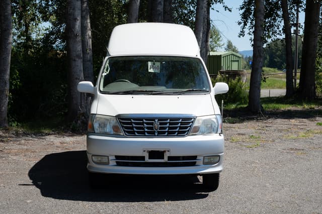 2001 Toyota Grand Hiace JDM car for sale — photo 2 of 15
