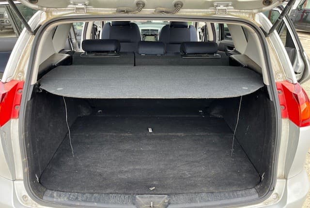 2004 Toyota Caldina JDM car for sale — photo 20 of 25