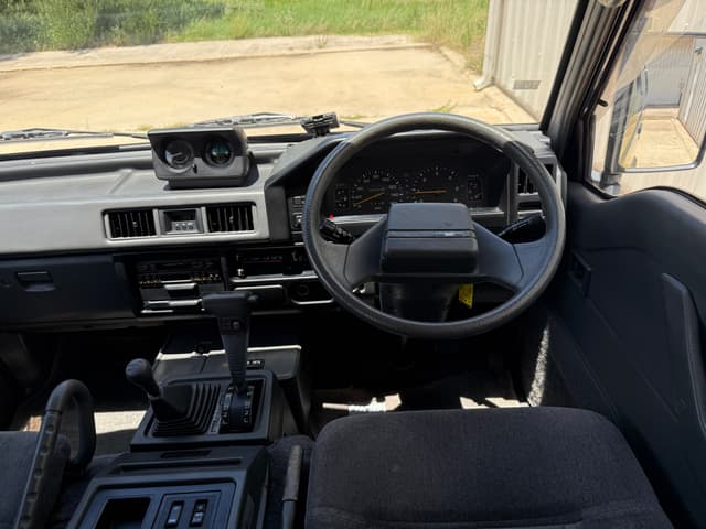 1990 Mitsubishi Delica JDM car for sale — photo 19 of 20