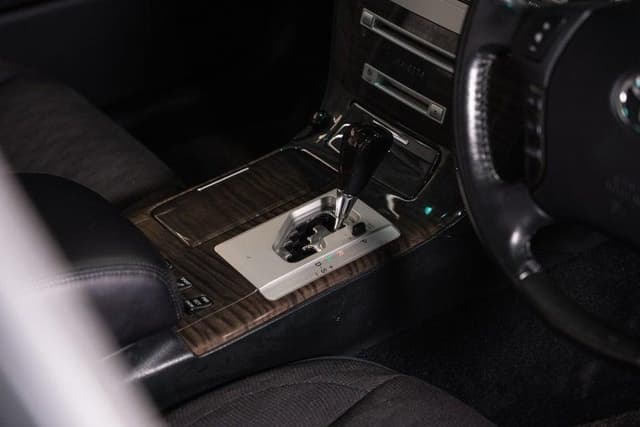 2004 Toyota Majesta JDM car for sale — photo 13 of 18