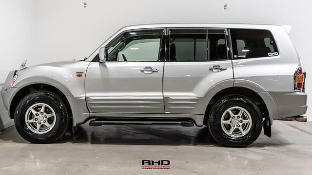 2001 Mitsubishi Pajero JDM car for sale — photo 4 of 25