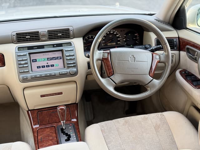 2000 Toyota Crown JDM car for sale — photo 18 of 24