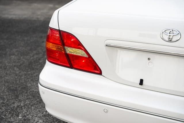 2002 Toyota Celsior JDM car for sale — photo 4 of 17