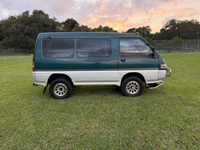1996 Mitsubishi Delica JDM car for sale — photo 25 of 25