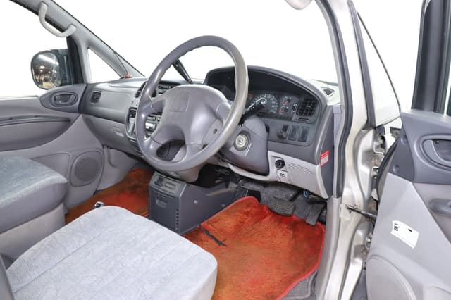 2000 Mitsubishi Delica JDM car for sale — photo 9 of 25