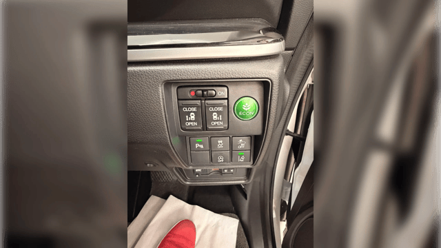 2015 Honda Odyssey JDM car for sale — photo 6 of 14
