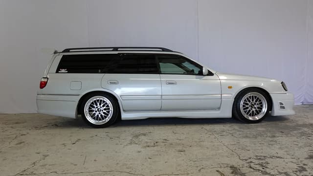 1998 Nissan Stagea JDM car for sale — photo 4 of 13