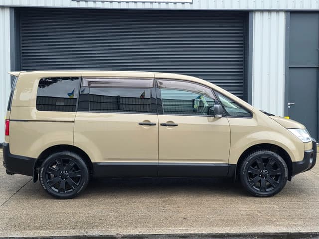 2009 Mitsubishi Delica JDM car for sale — photo 4 of 10