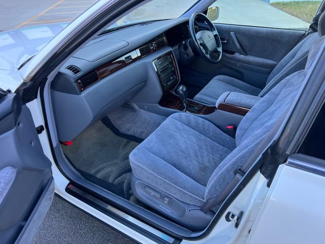 1998 Toyota Crown JDM car for sale — photo 14 of 25
