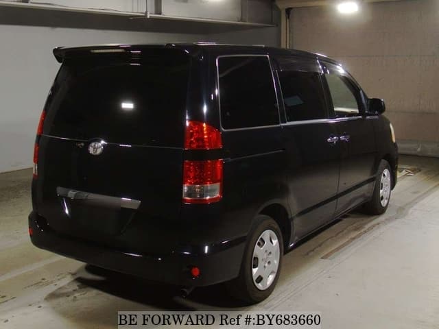 2006 Toyota Noah JDM car for sale — photo 2 of 2