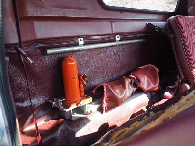 1991 Isuzu Elf JDM car for sale — photo 13 of 24