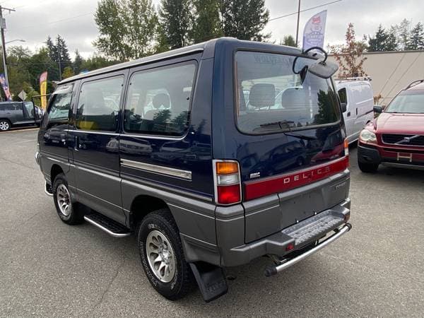 1996 Mitsubishi Delica JDM car for sale — photo 4 of 10
