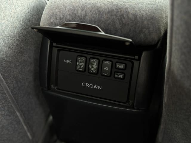 1996 Toyota Crown JDM car for sale — photo 16 of 25
