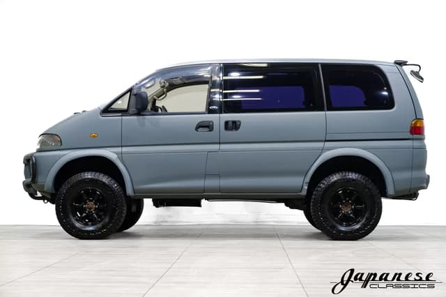 1995 Mitsubishi Delica JDM car for sale — photo 4 of 25