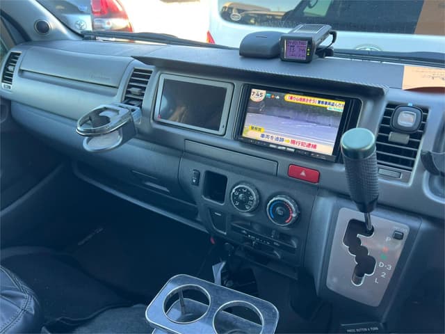 2005 Toyota HiAce JDM car for sale — photo 15 of 25