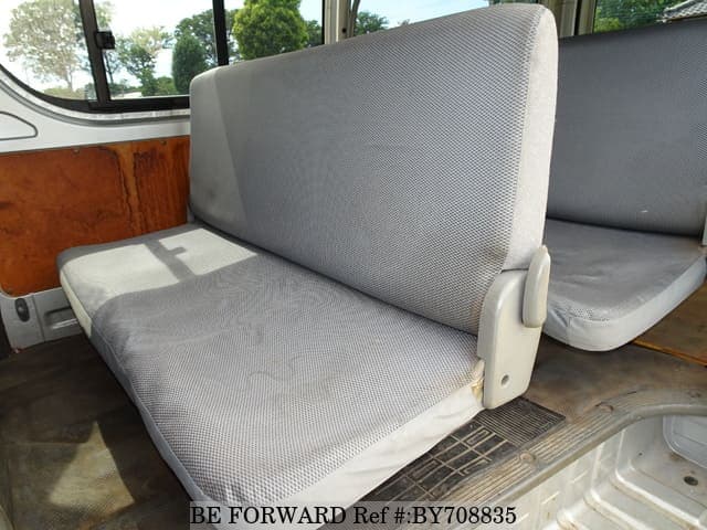 2006 Toyota HiAce JDM car for sale — photo 19 of 25