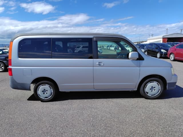 2001 Honda Stepwagon JDM car for sale — photo 8 of 20