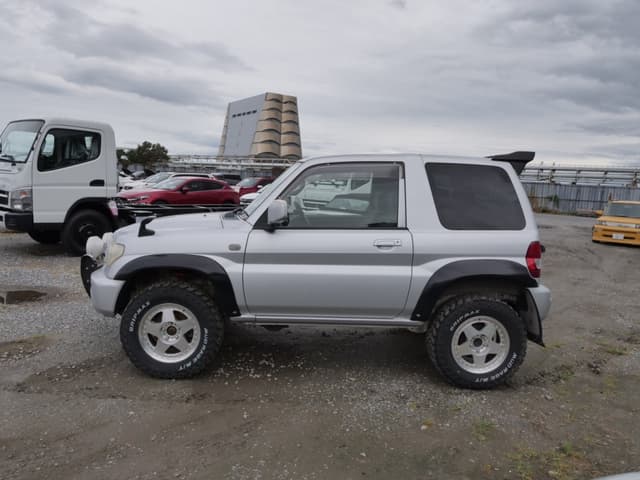 2001 Mitsubishi Pajero JDM car for sale — photo 8 of 25