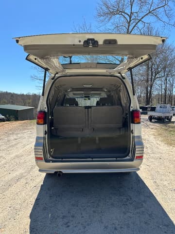 2000 Nissan Elgrand JDM car for sale — photo 9 of 25