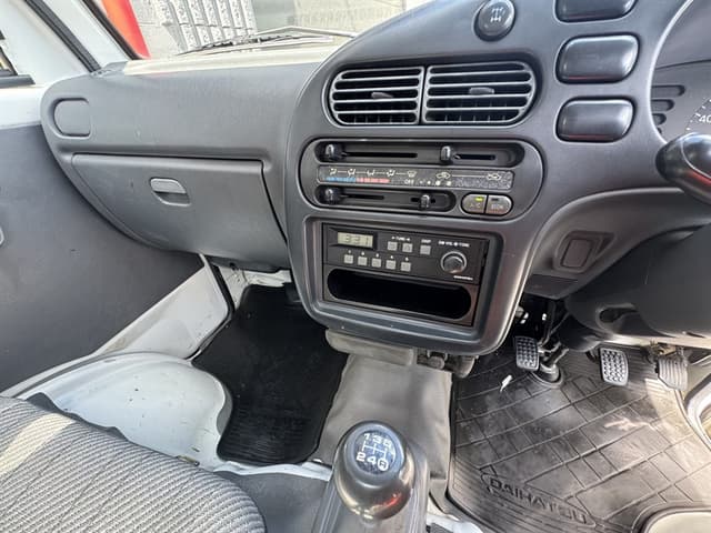 1996 Daihatsu Hijet JDM car for sale — photo 19 of 22