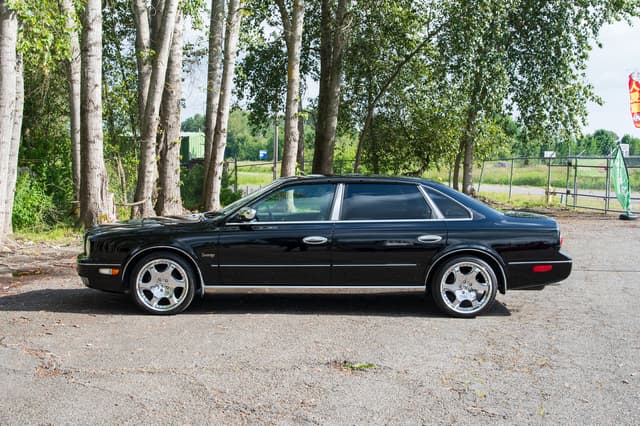 2001 Nissan President JDM car for sale — photo 12 of 15